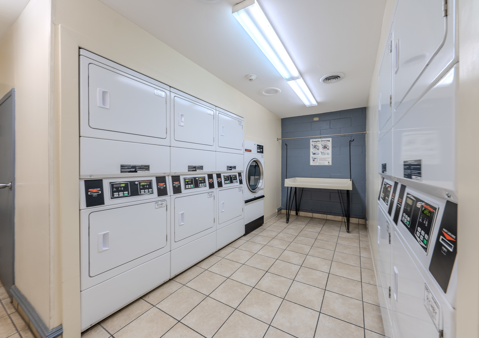 111 E Chestnut Street Unit: 35J