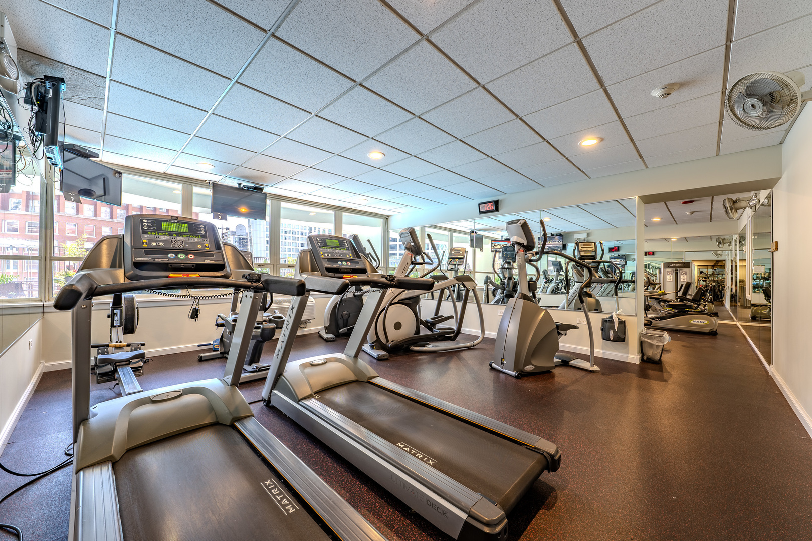 111 E Chestnut Street Unit: 35J