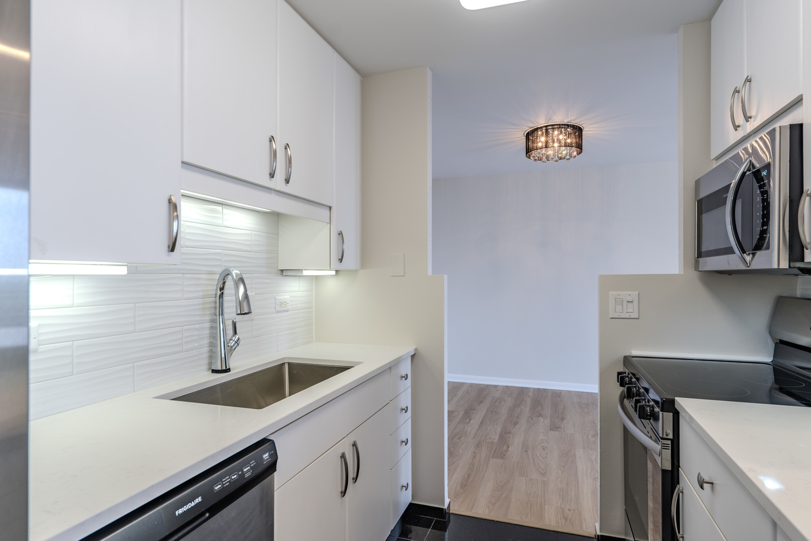 111 E Chestnut Street Unit: 35J