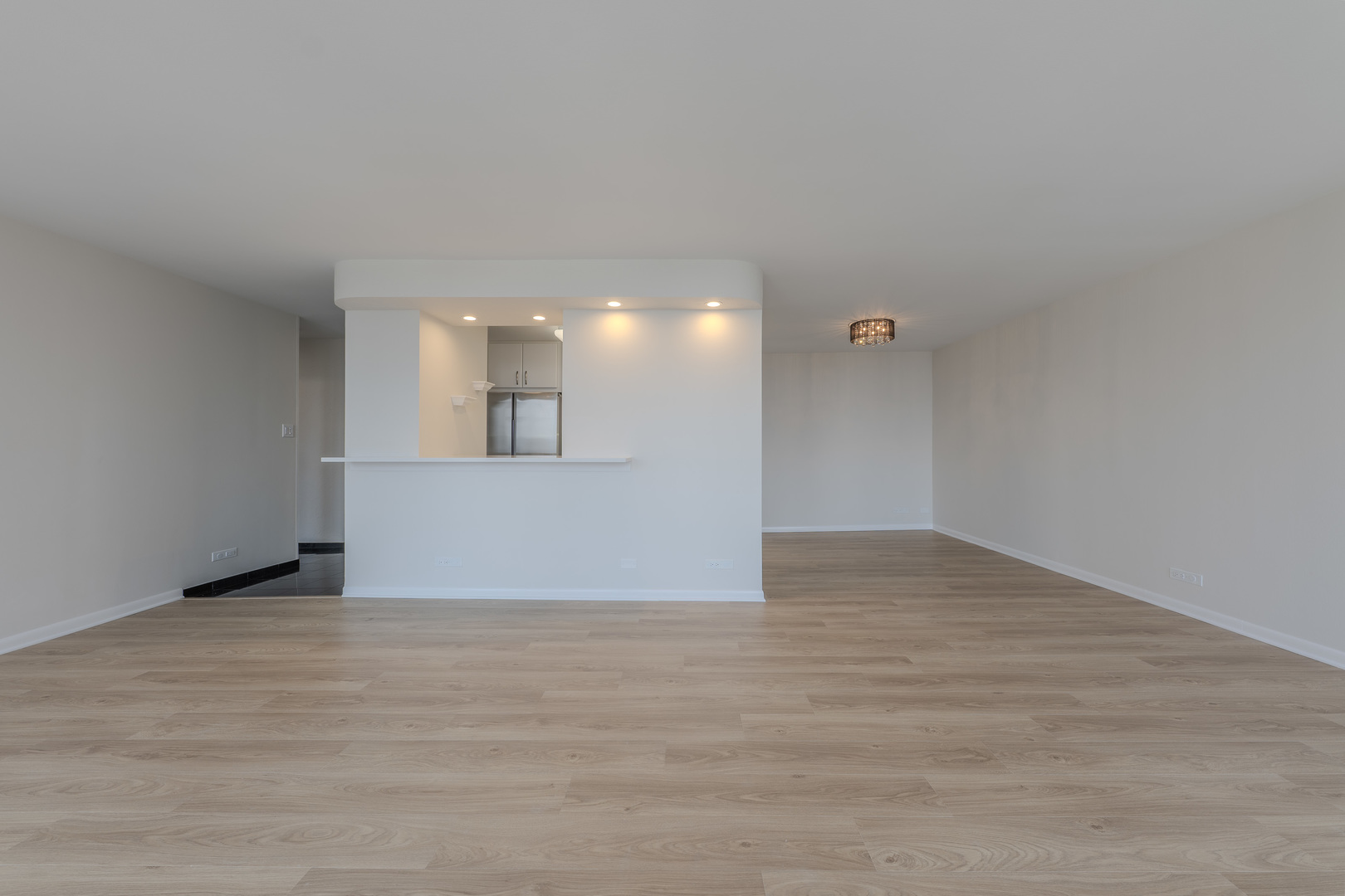 111 E Chestnut Street Unit: 35J