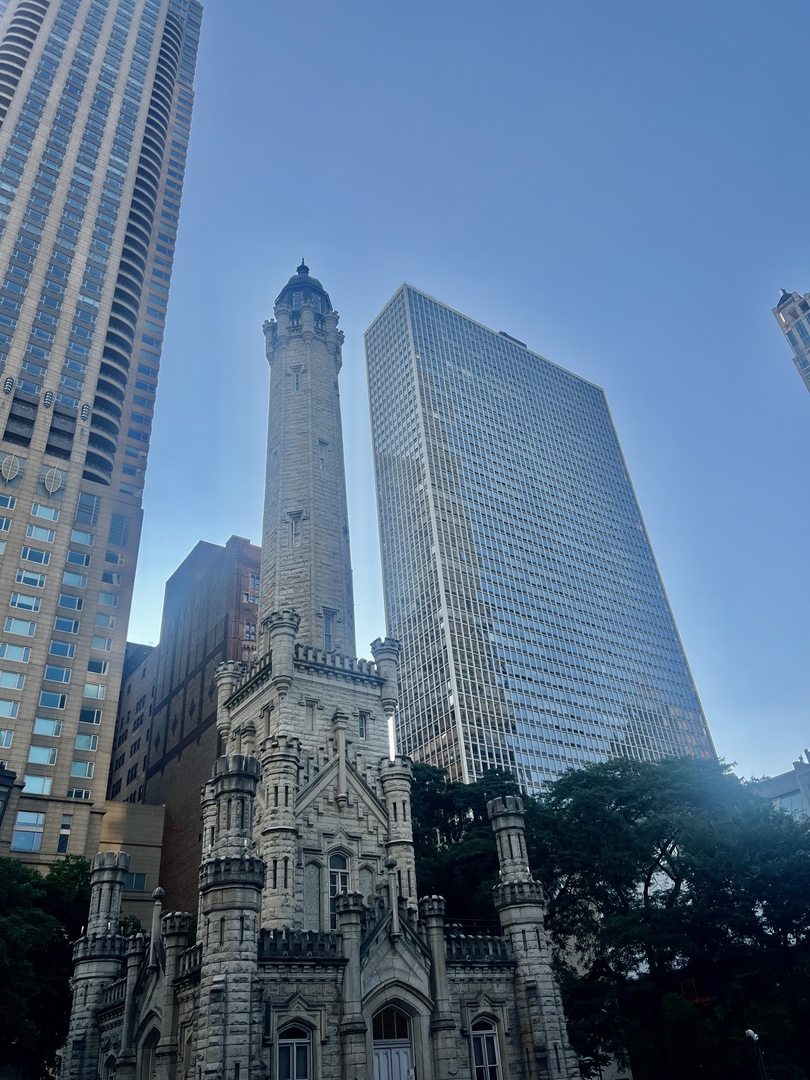 111 E Chestnut Street Unit: 35J