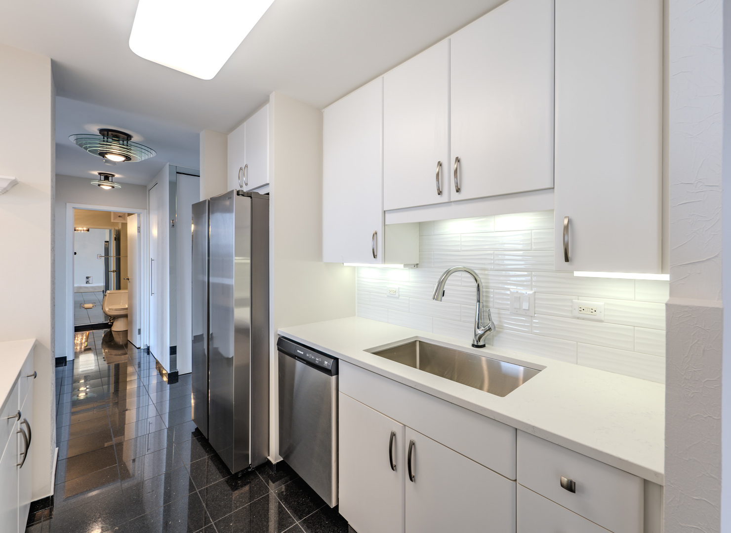 111 E Chestnut Street Unit: 35J