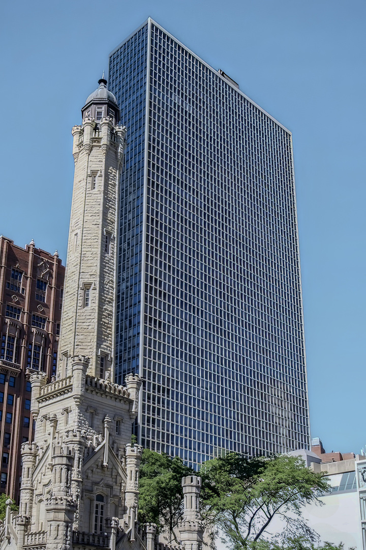 111 E Chestnut Street Unit: 35J