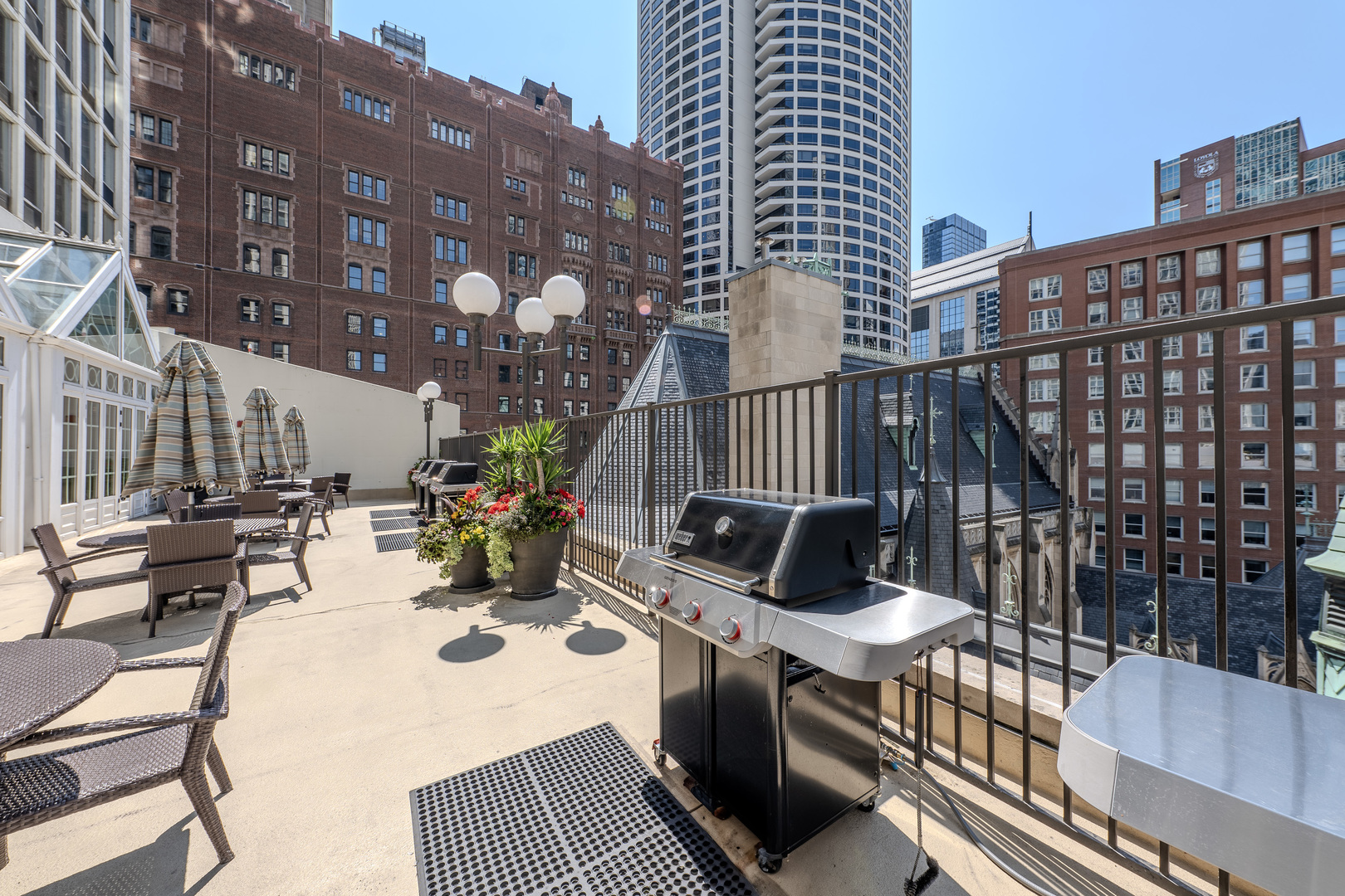 111 E Chestnut Street Unit: 35J