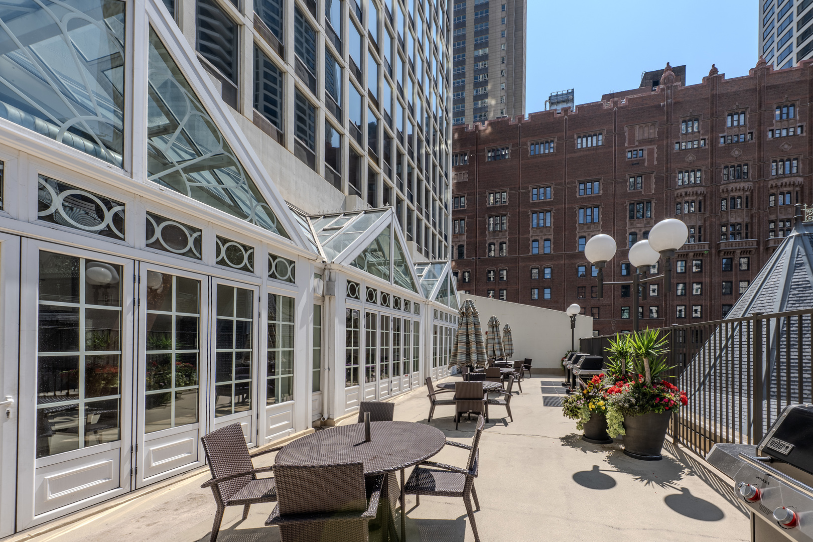 111 E Chestnut Street Unit: 35J