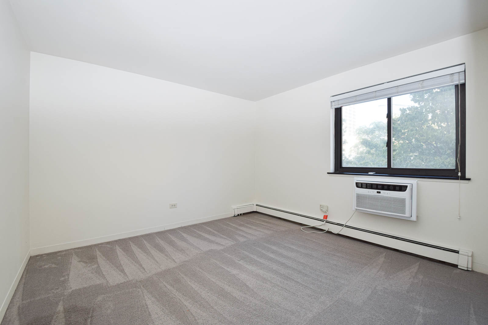 607 W Wrightwood Avenue Unit: 201