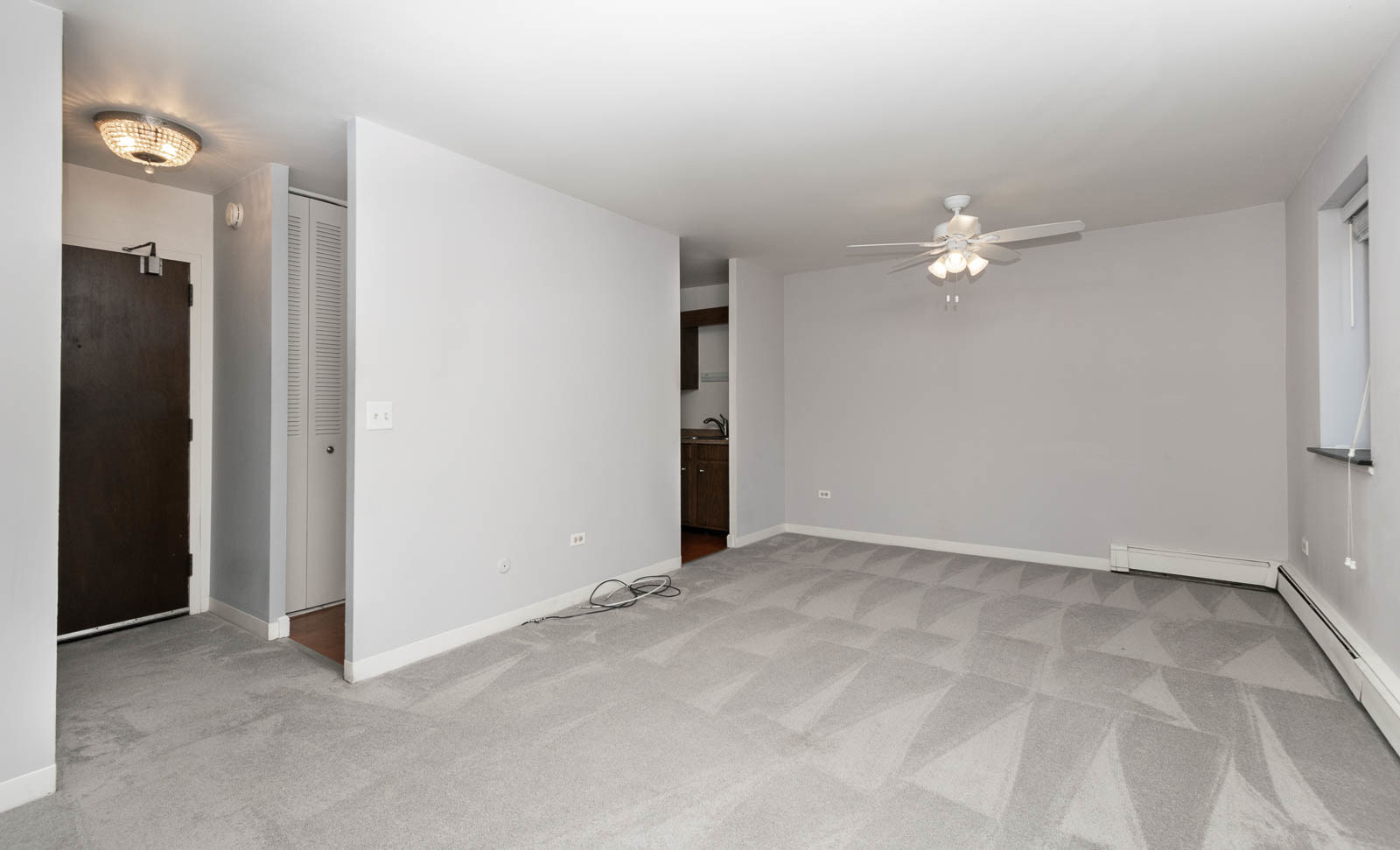607 W Wrightwood Avenue Unit: 201