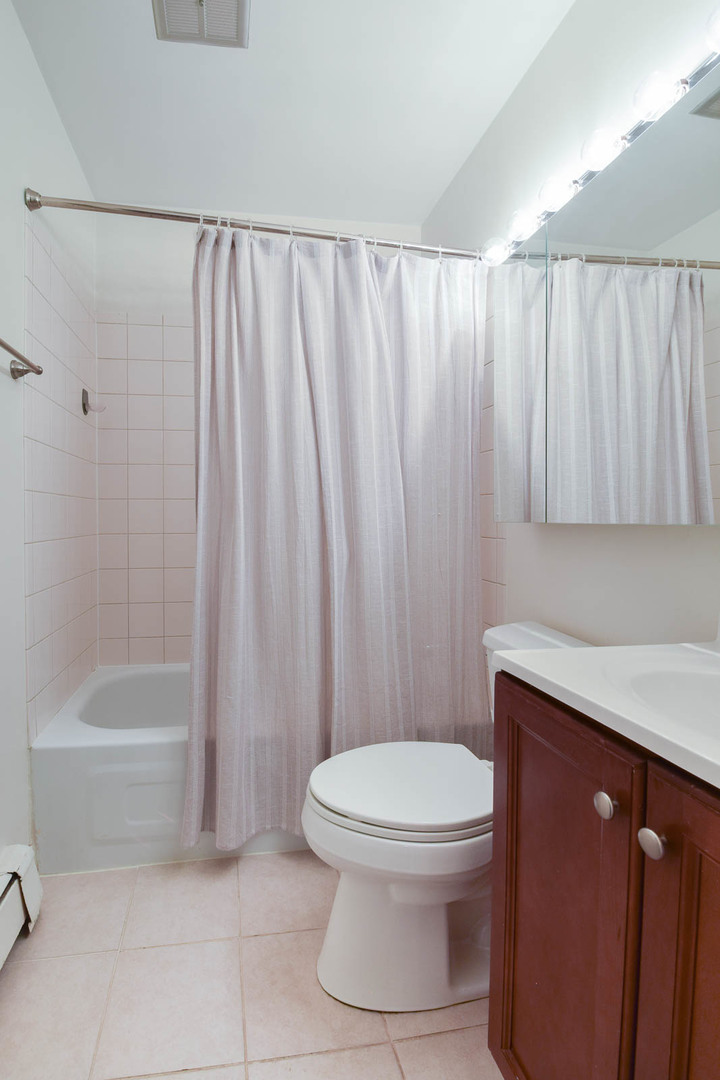 607 W Wrightwood Avenue Unit: 201
