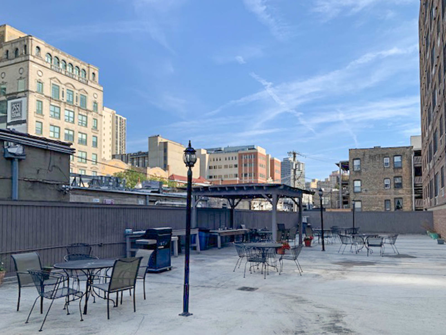 607 W Wrightwood Avenue Unit: 201