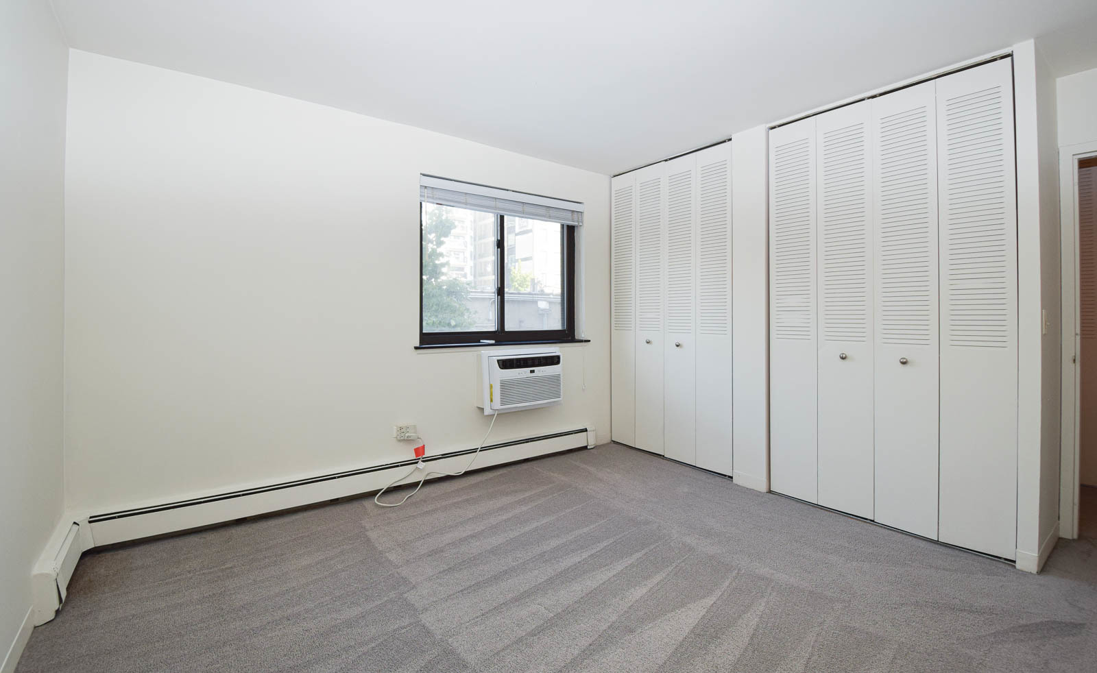 607 W Wrightwood Avenue Unit: 201