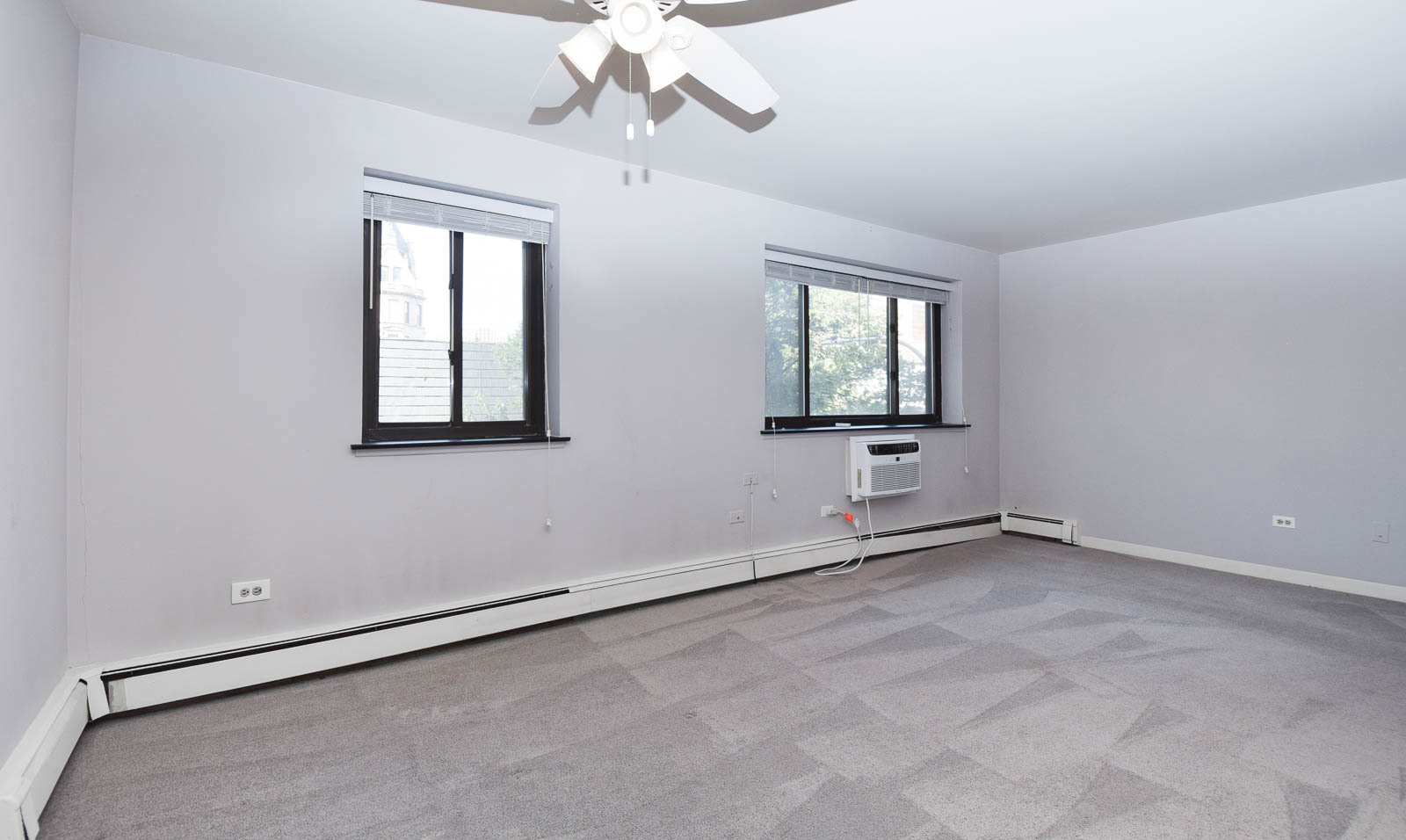 607 W Wrightwood Avenue Unit: 201