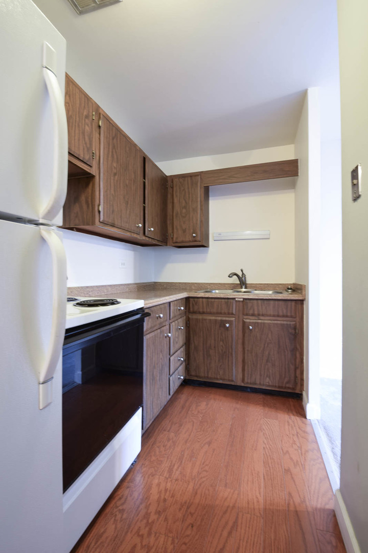 607 W Wrightwood Avenue Unit: 201