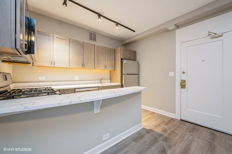 432 W Belmont Avenue Unit: 308
