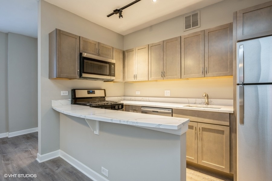 432 W Belmont Avenue Unit: 308