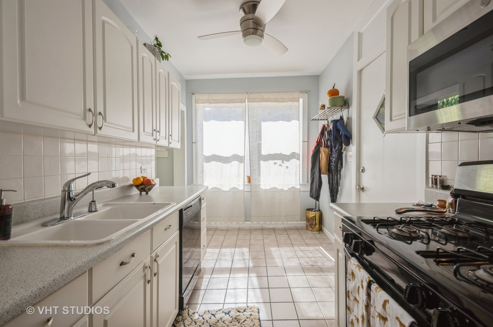2639 W Gunnison Street Unit: 3B