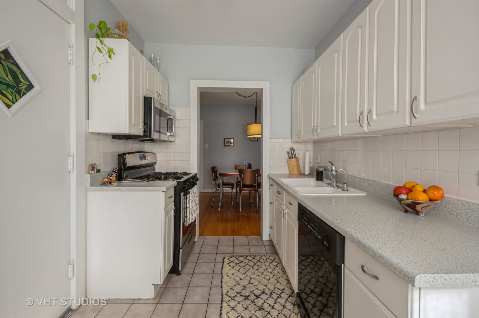 2639 W Gunnison Street Unit: 3B