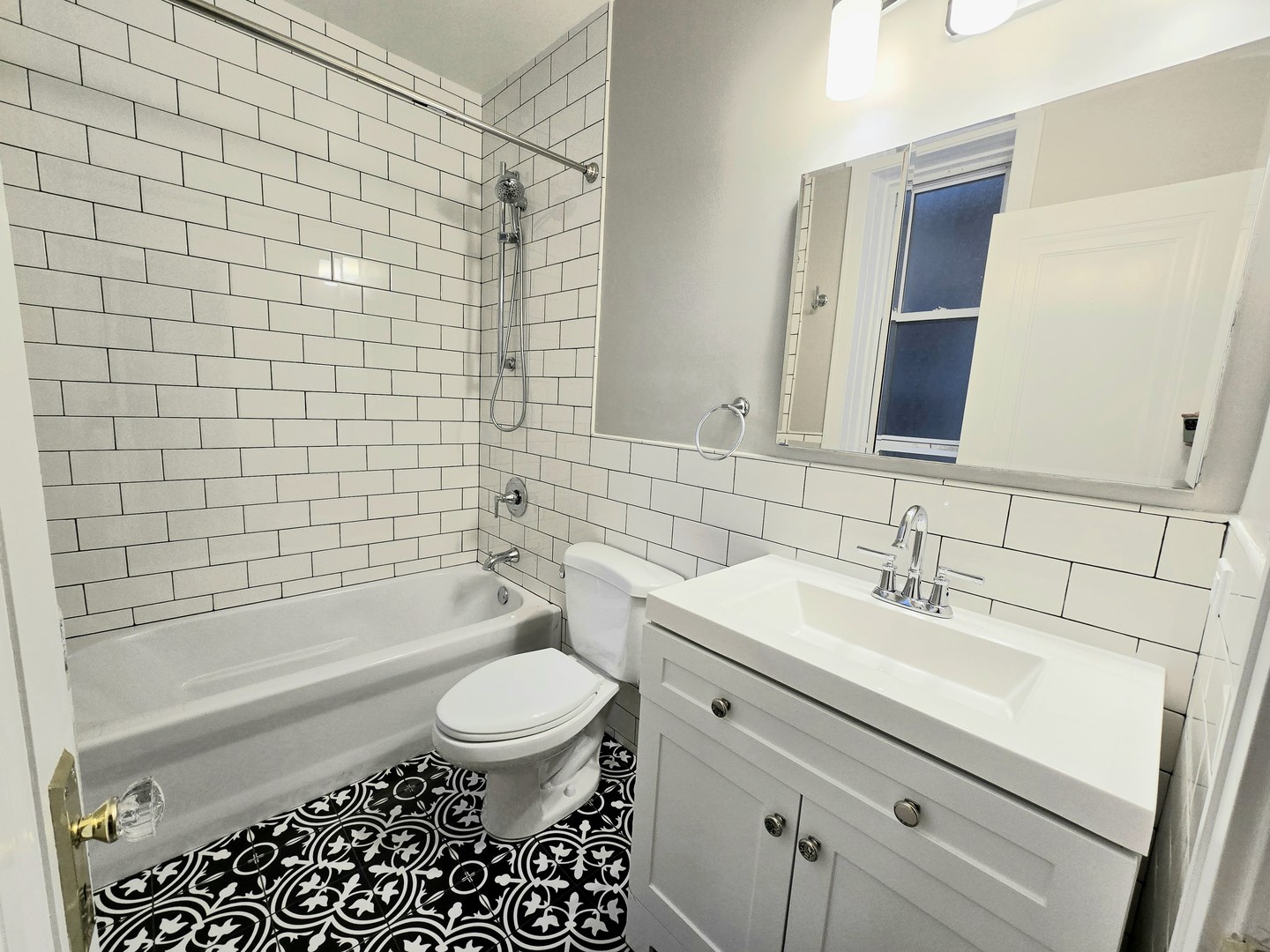 4326 N Lincoln Avenue Unit: 1