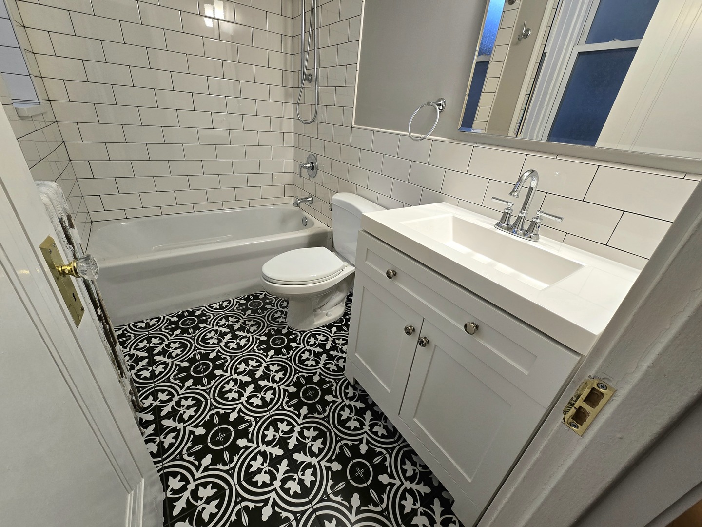 4326 N Lincoln Avenue Unit: 1