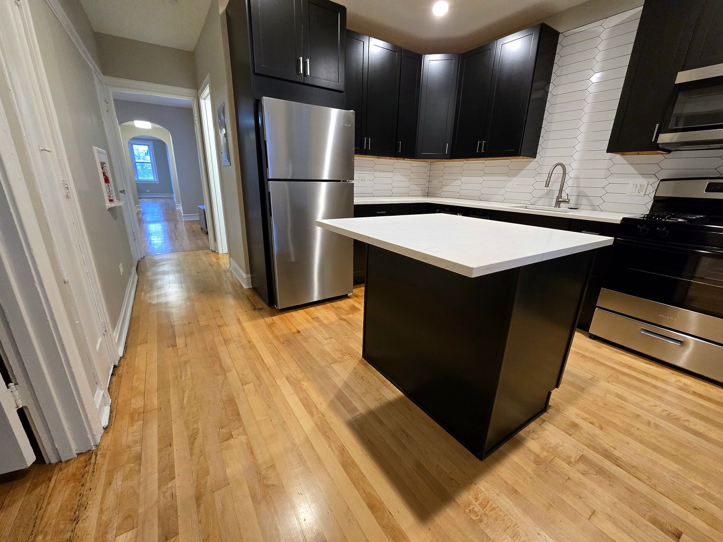 4326 N Lincoln Avenue Unit: 1