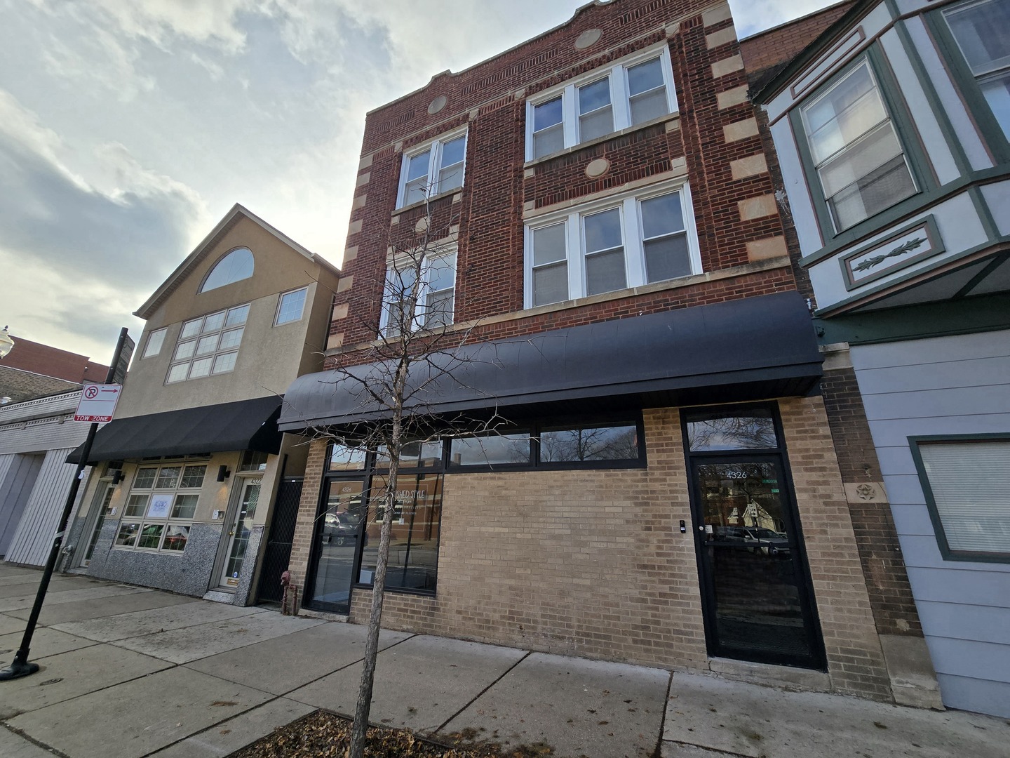 4326 N Lincoln Avenue Unit: 1