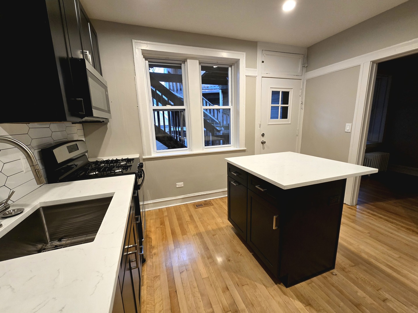 4326 N Lincoln Avenue Unit: 1