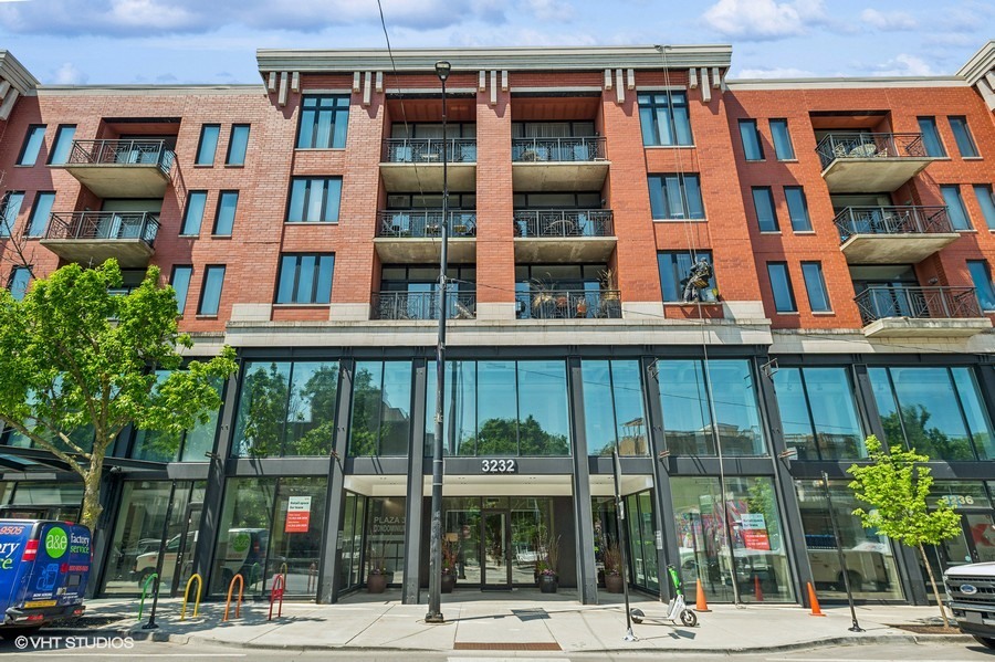 3232 N Halsted Street Unit: D812