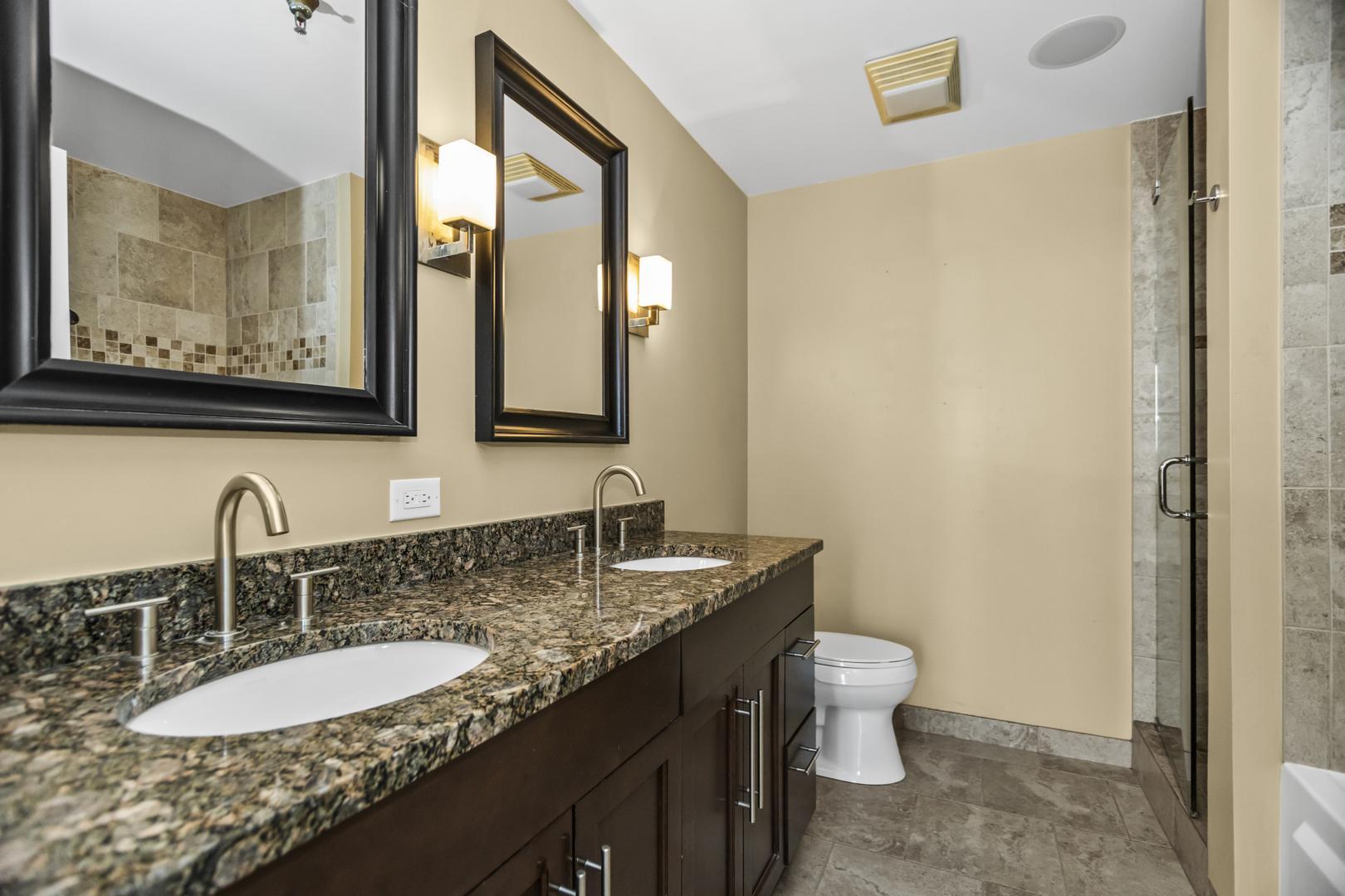 3232 N Halsted Street Unit: D812