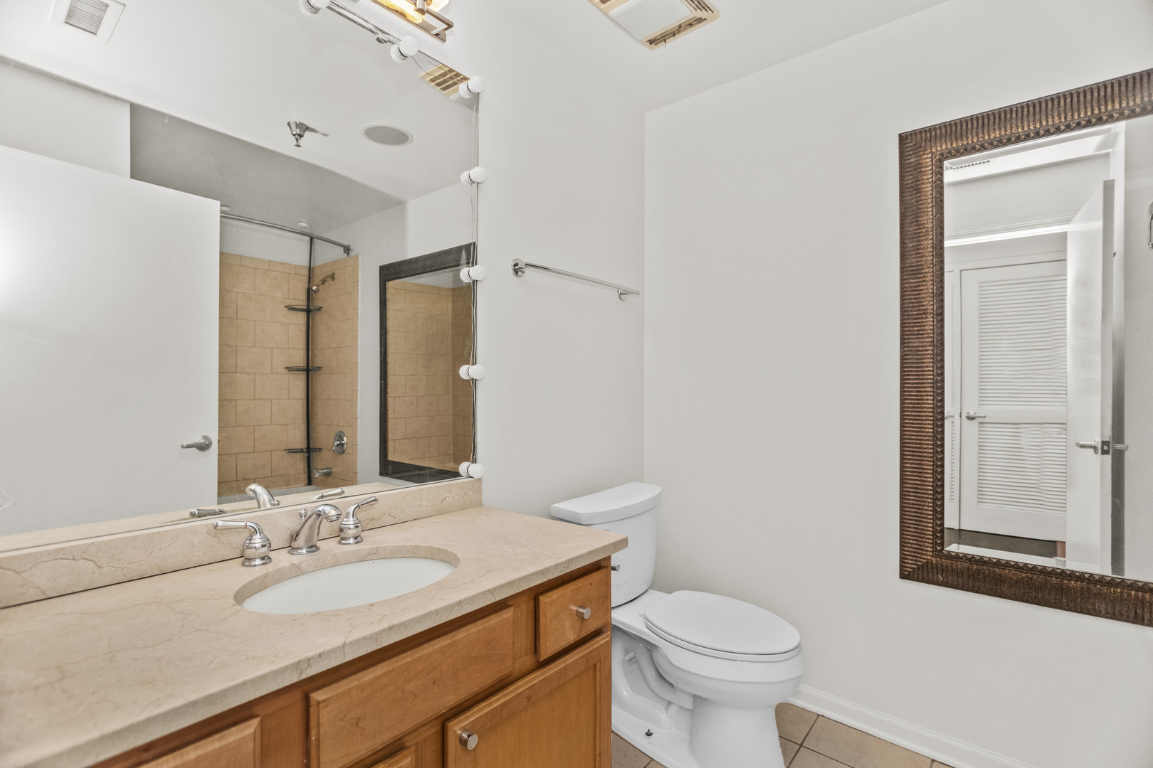 3232 N Halsted Street Unit: D812