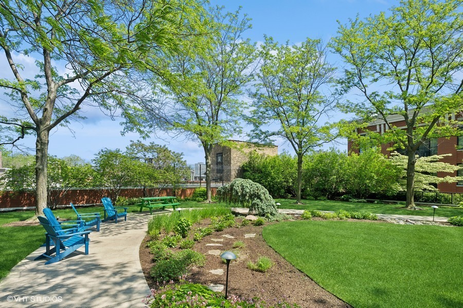 3232 N Halsted Street Unit: D812