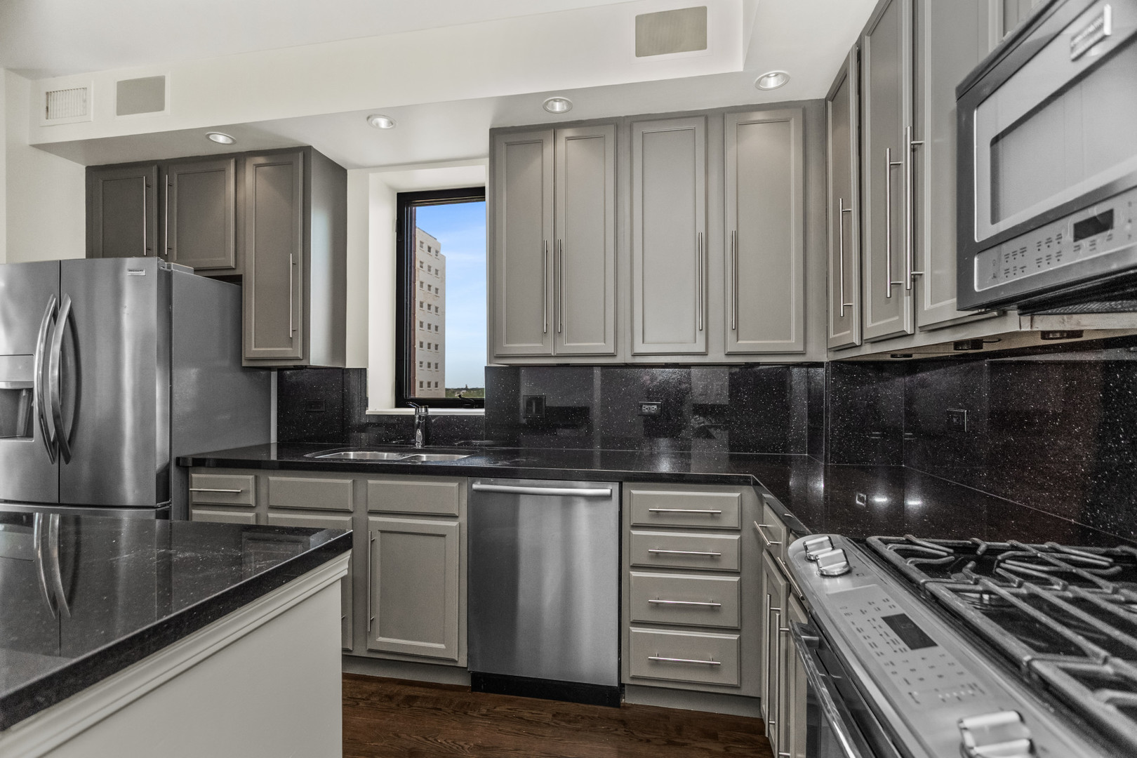 3232 N Halsted Street Unit: D812