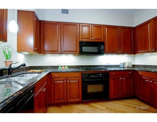 25 E Superior Street Unit: 606