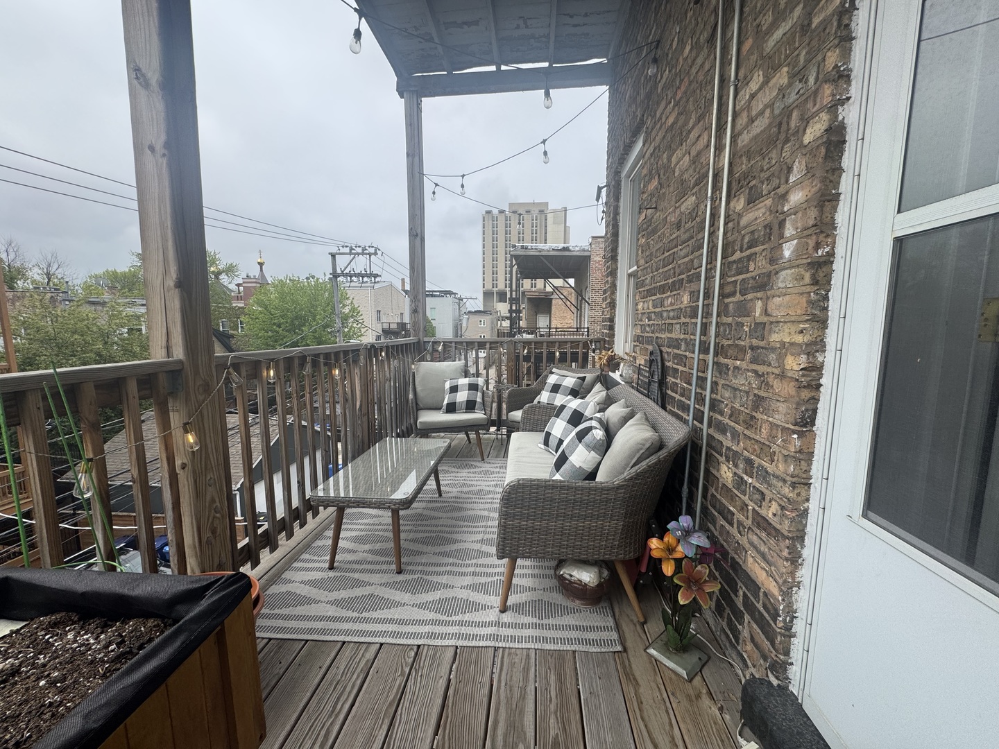 2125 W Division Street Unit: 3R