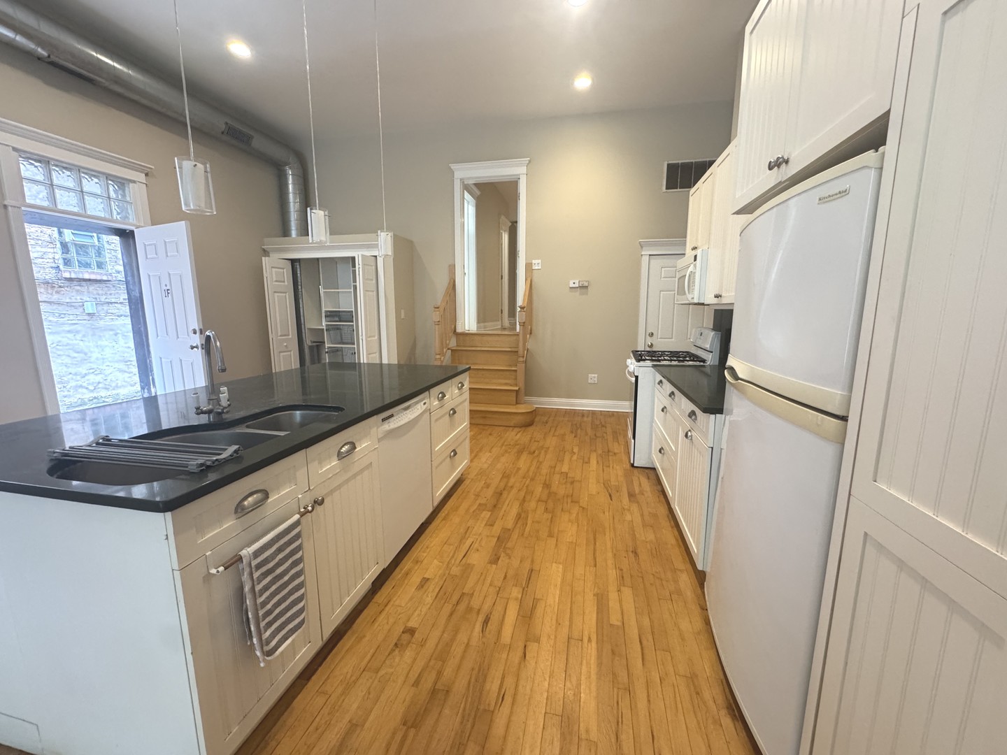 4207 N Elston Avenue Unit: 1F