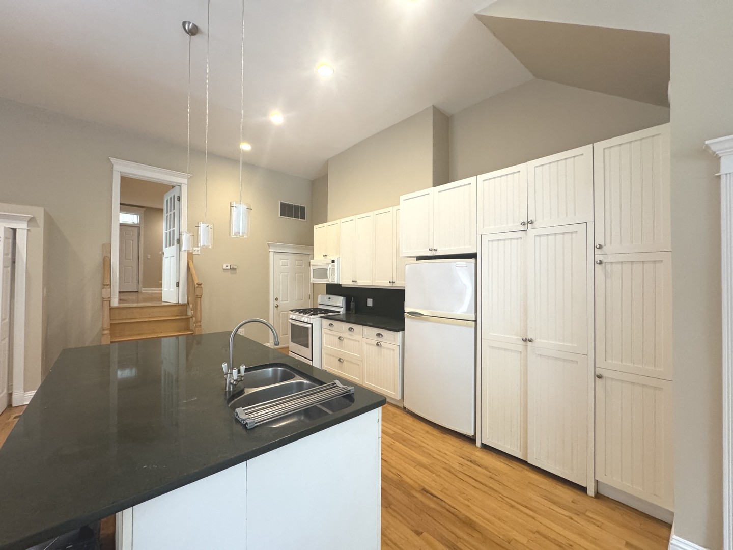 4207 N Elston Avenue Unit: 1F