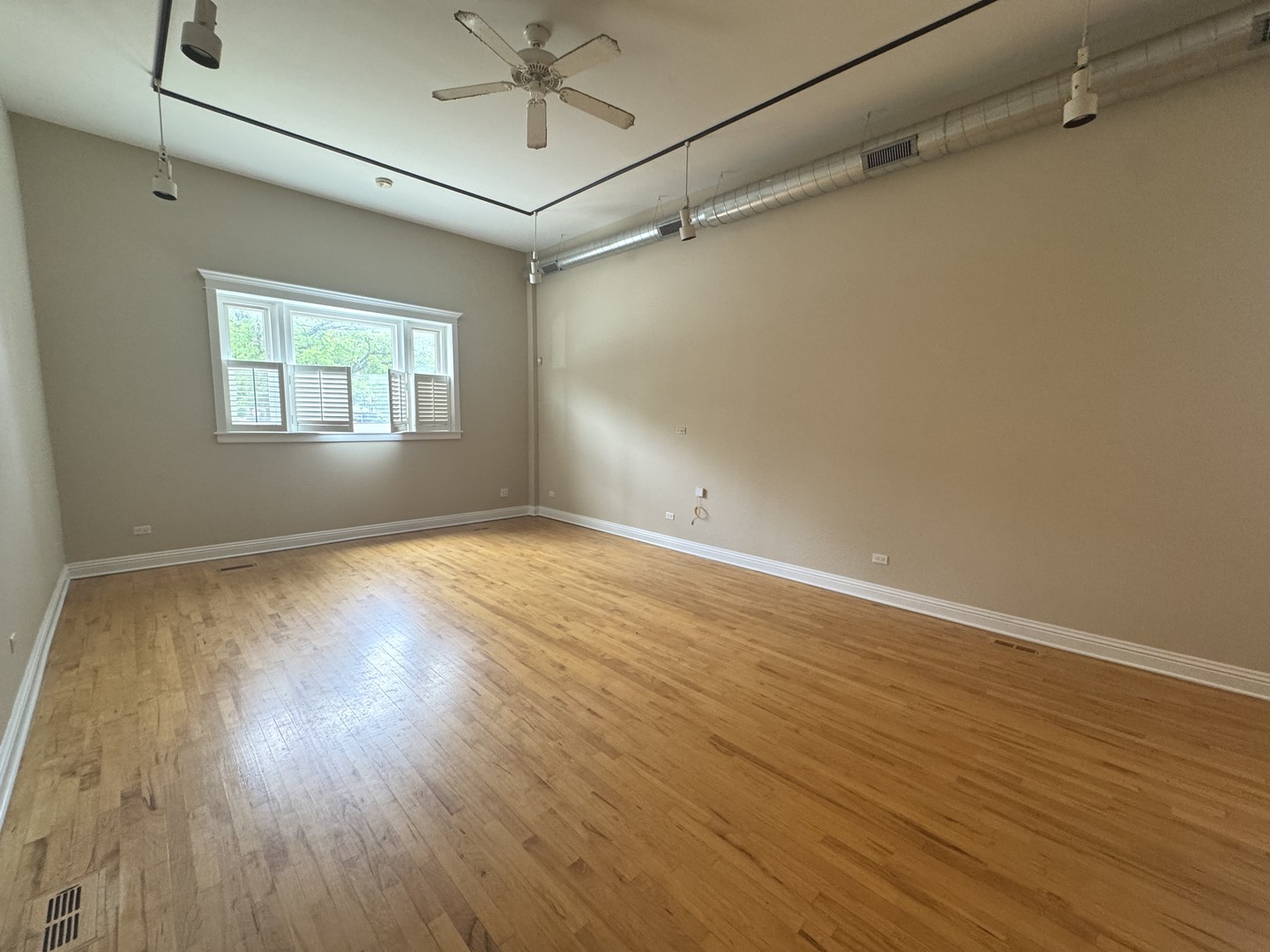 4207 N Elston Avenue Unit: 1F