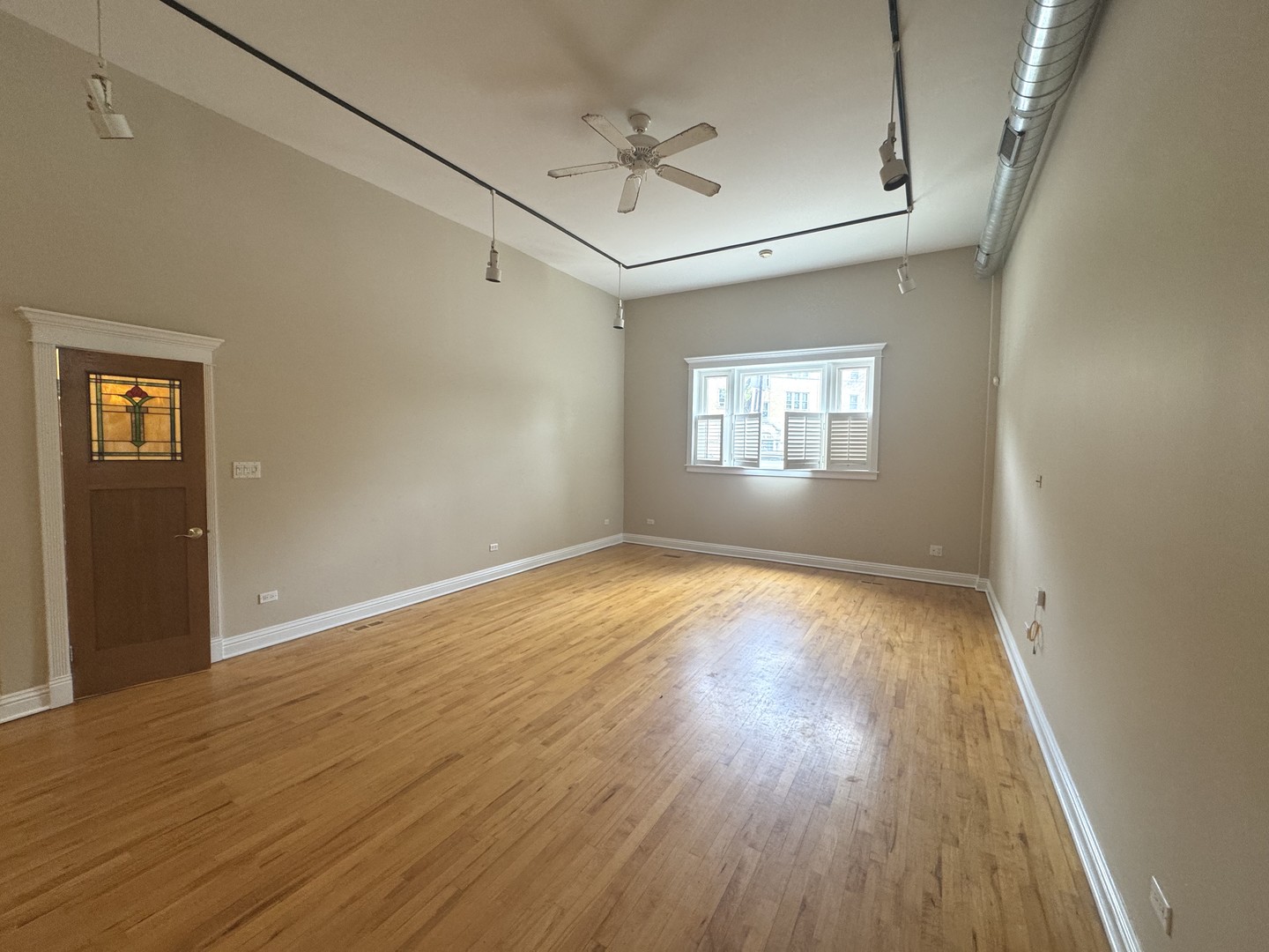 4207 N Elston Avenue Unit: 1F