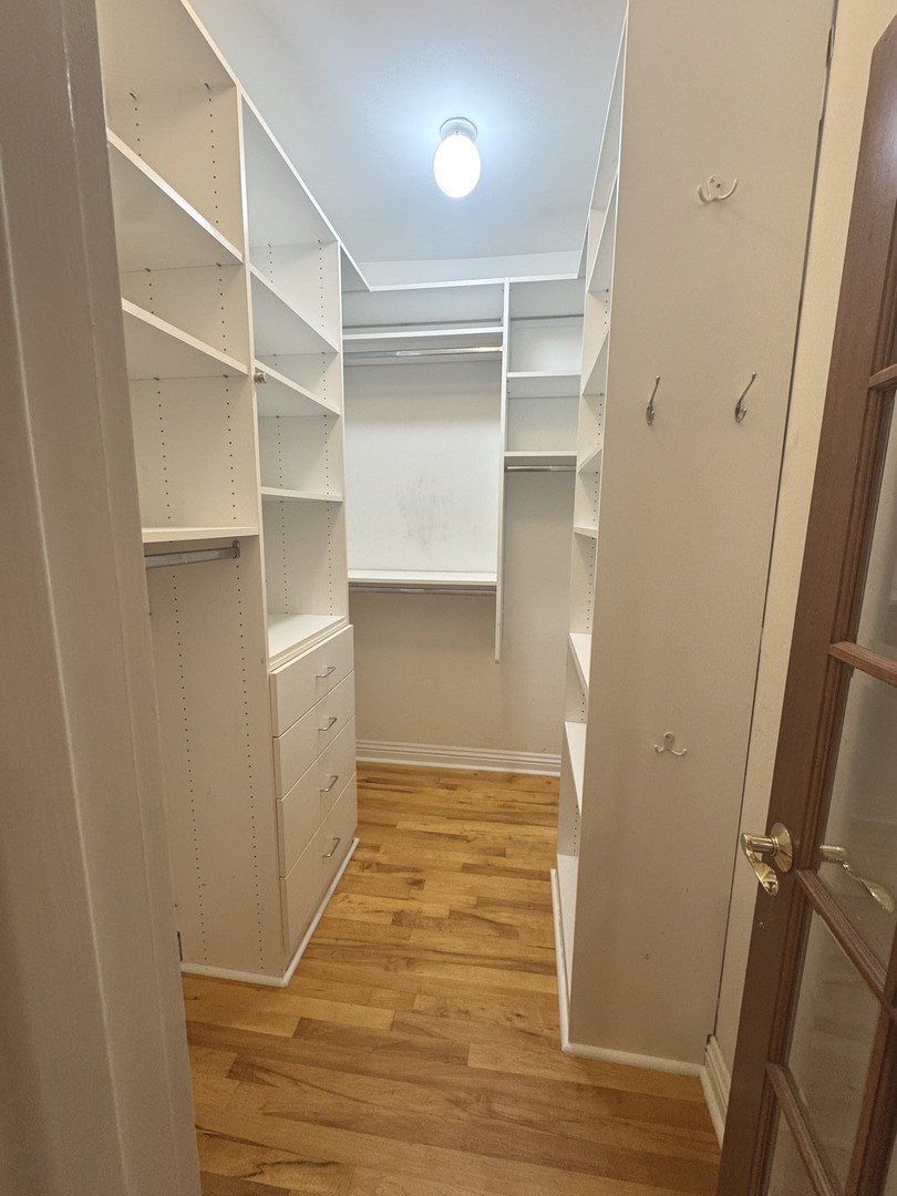 4207 N Elston Avenue Unit: 1F