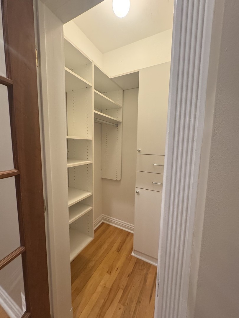 4207 N Elston Avenue Unit: 1F