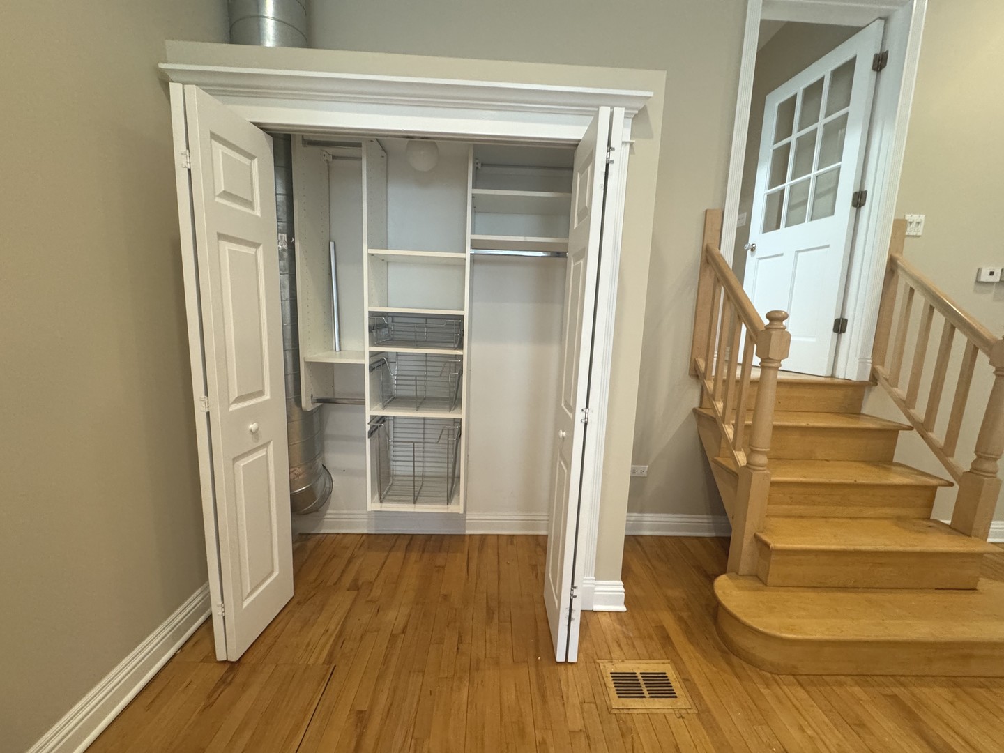 4207 N Elston Avenue Unit: 1F