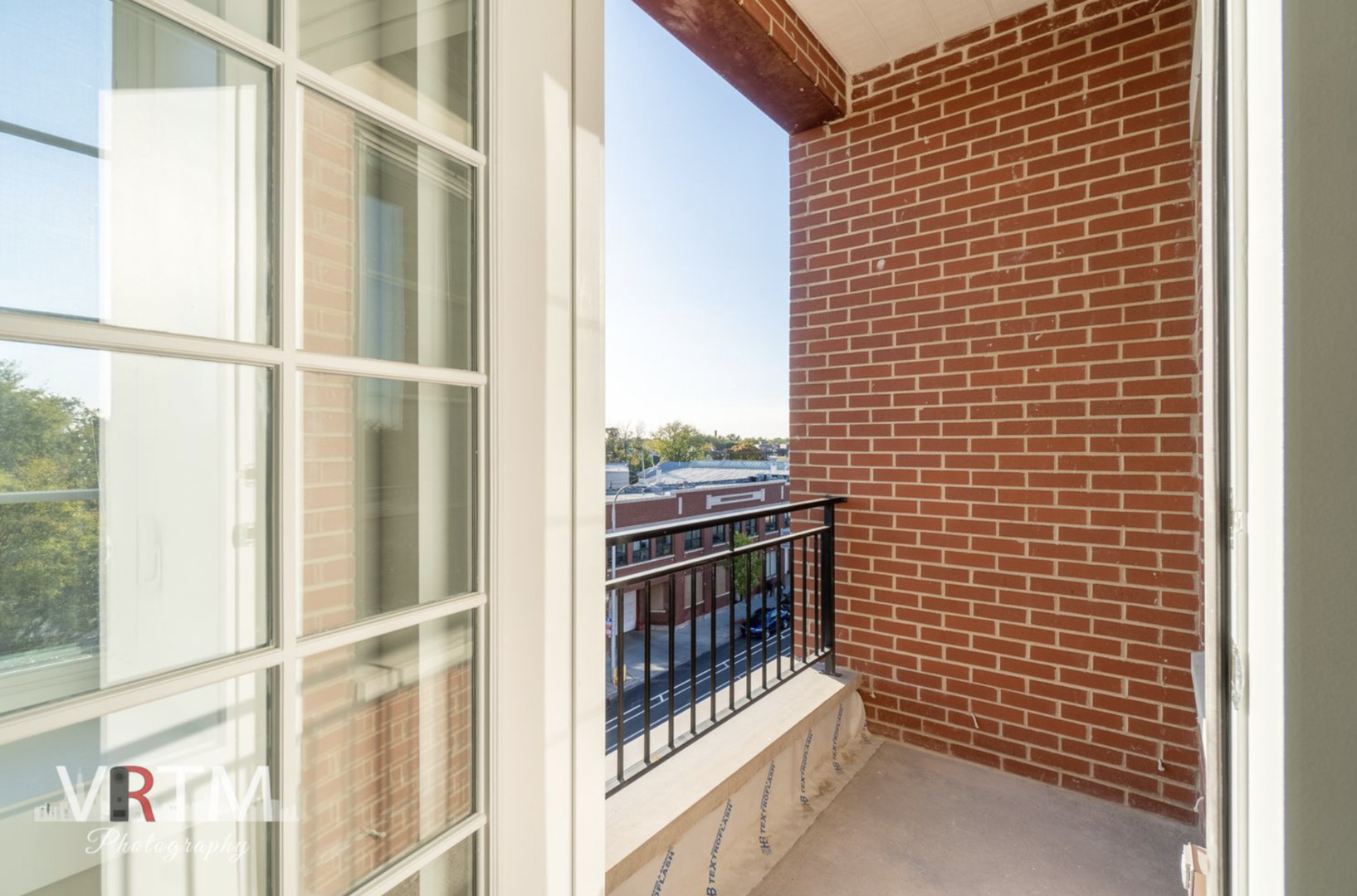 4211 N Elston Avenue Unit: 2B