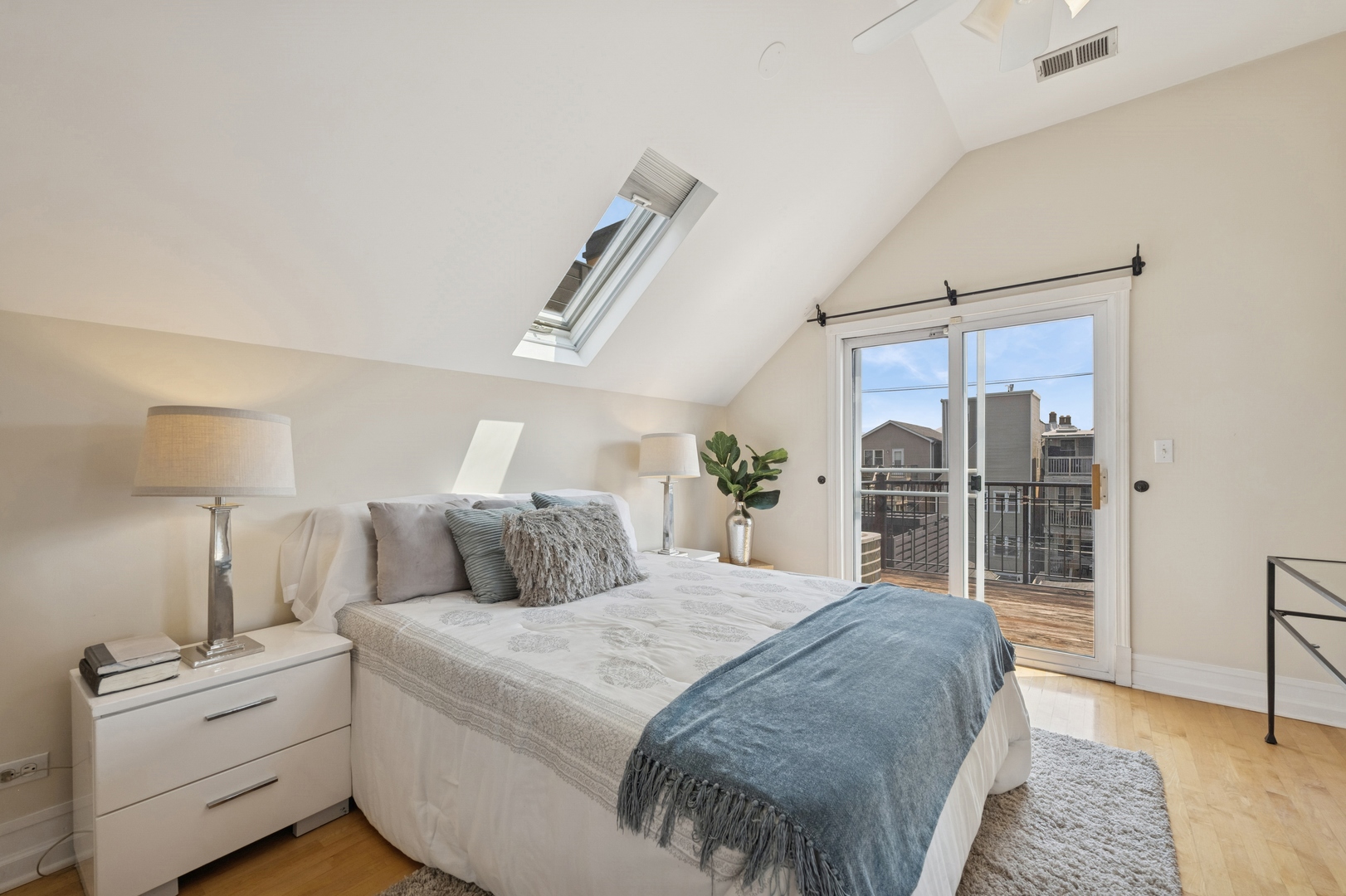 1325 W Wolfram Street Unit: 3