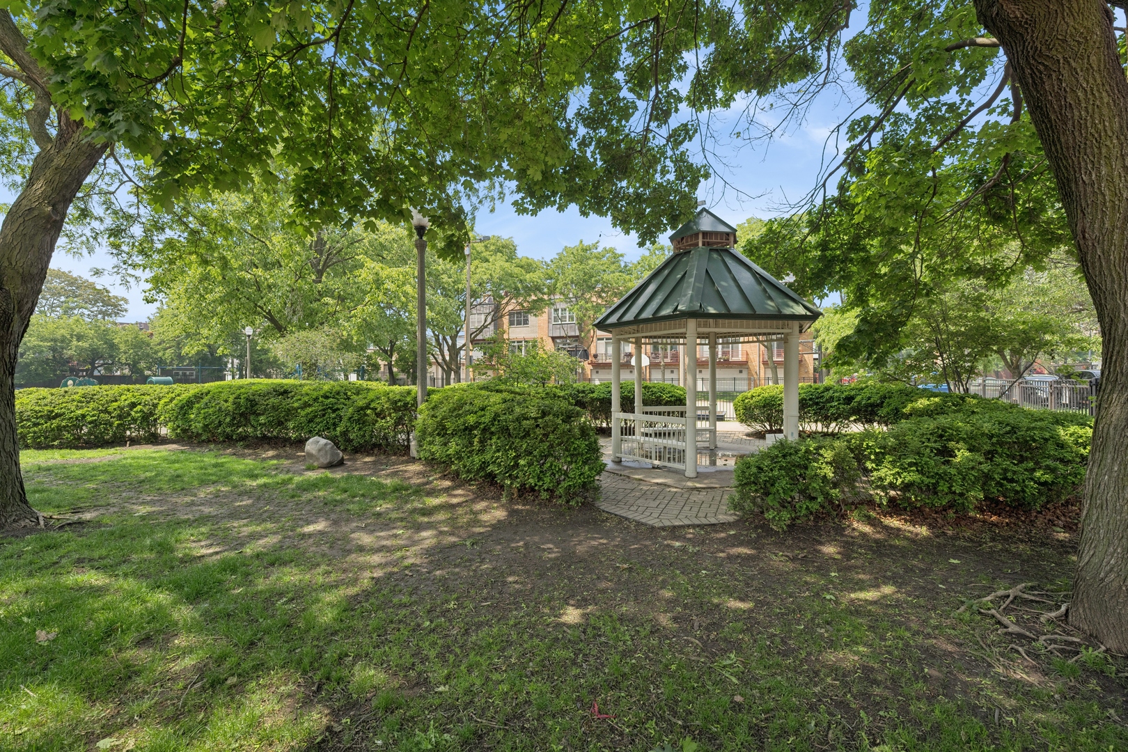 1325 W Wolfram Street Unit: 3