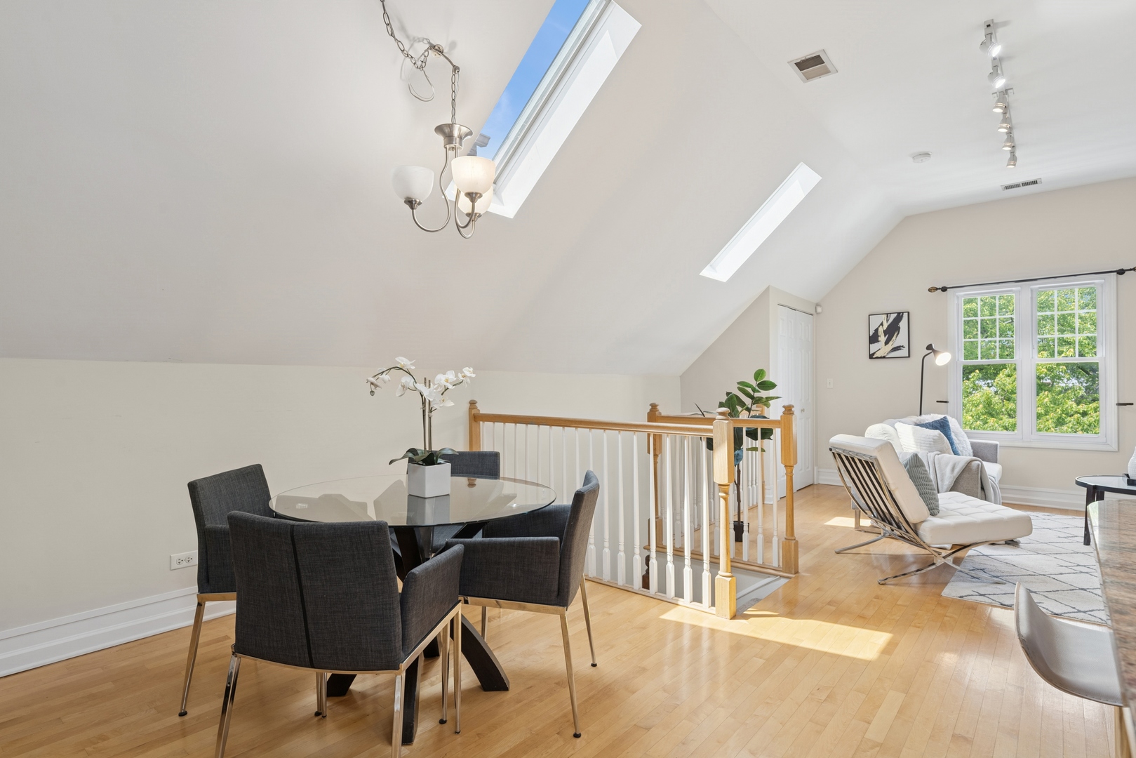 1325 W Wolfram Street Unit: 3