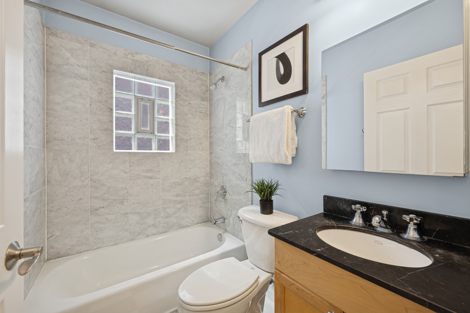 1325 W Wolfram Street Unit: 3