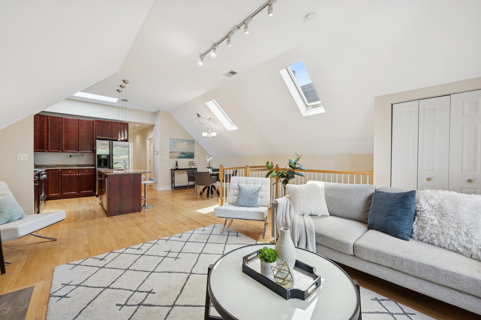 1325 W Wolfram Street Unit: 3