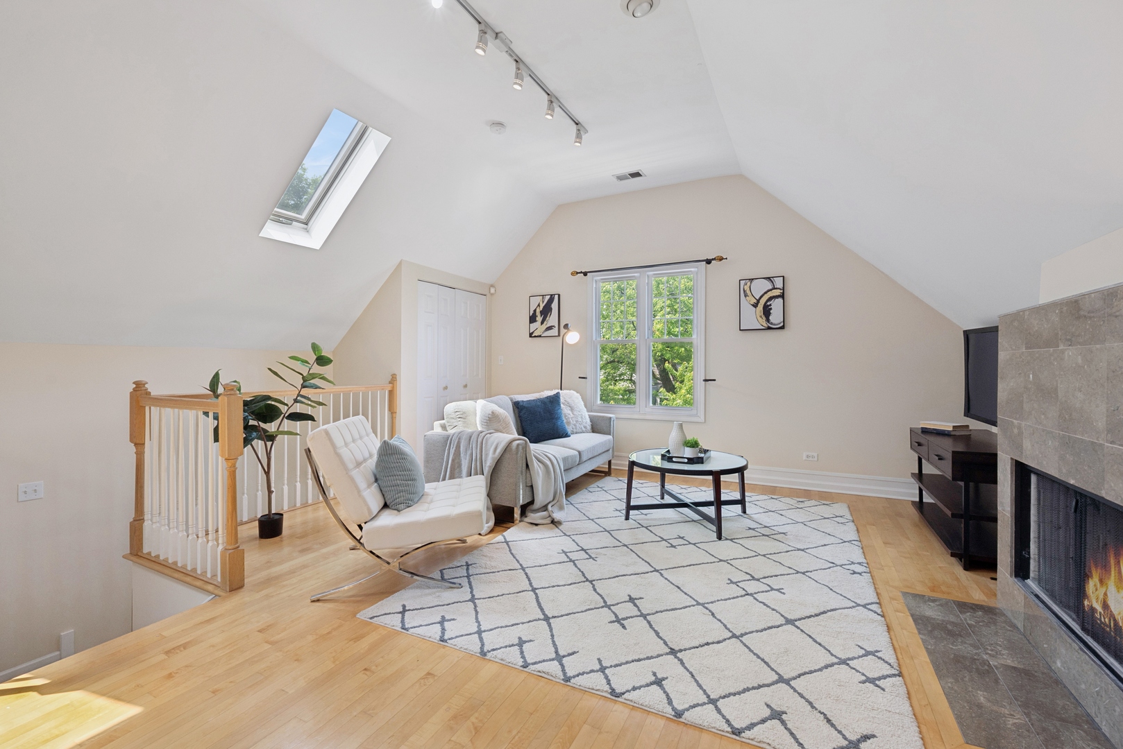 1325 W Wolfram Street Unit: 3