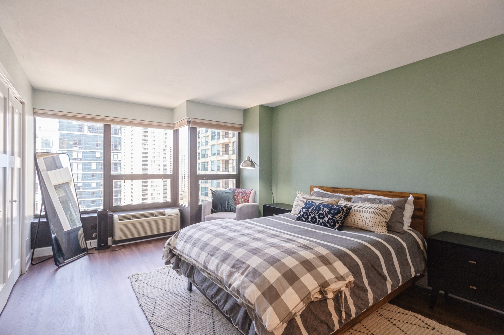 30 E Huron Street Unit: 2104