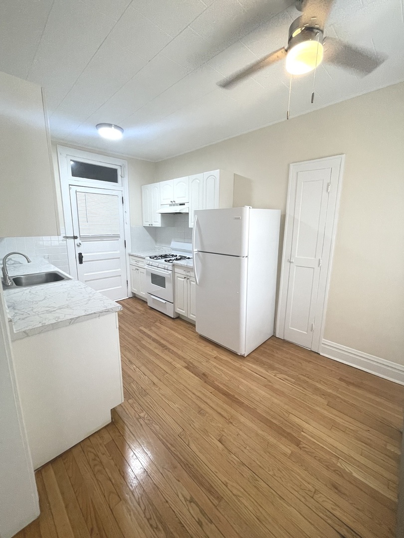 4416 N Lavergne Avenue Unit: 3