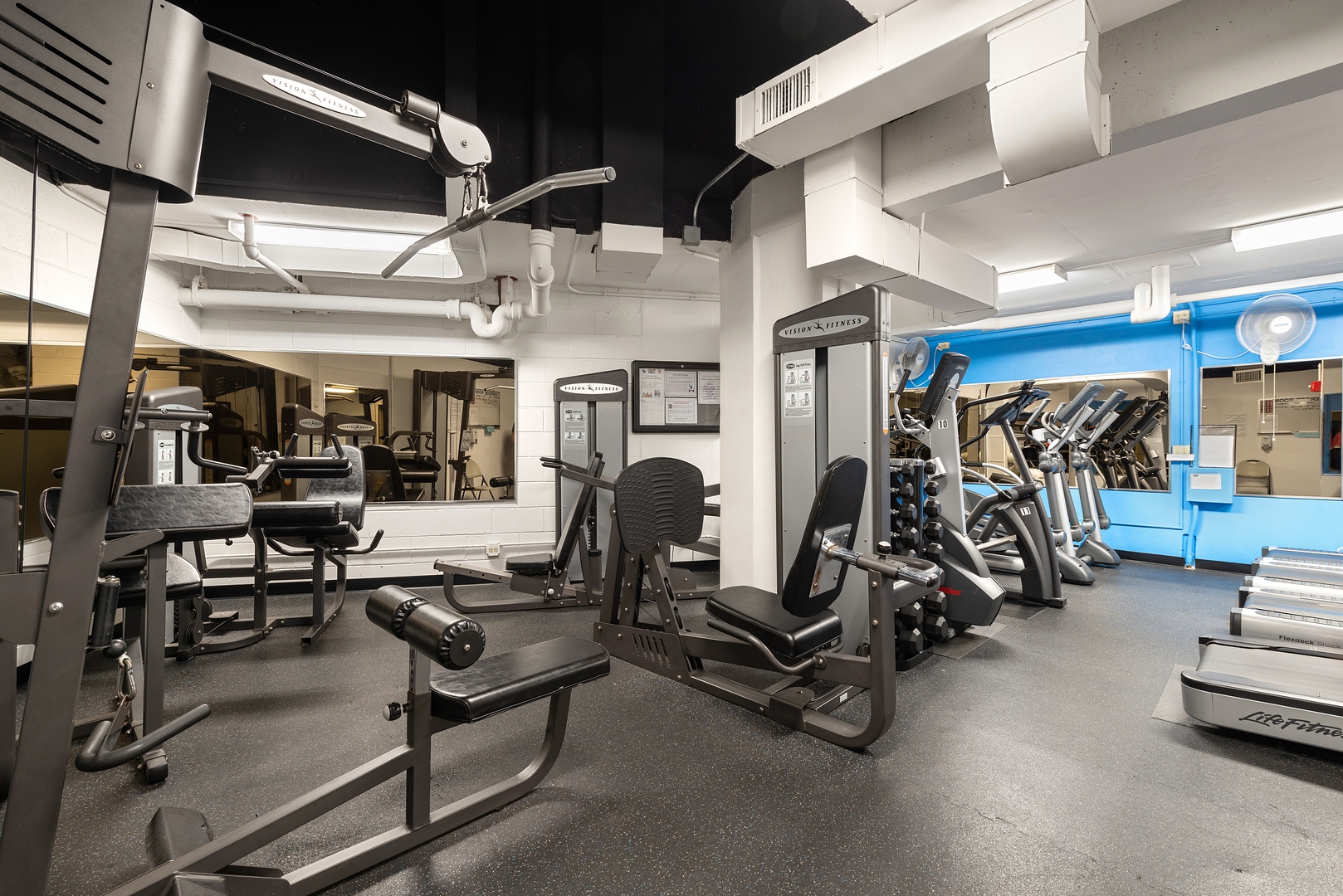 2626 N Lakeview Avenue Unit: 3605
