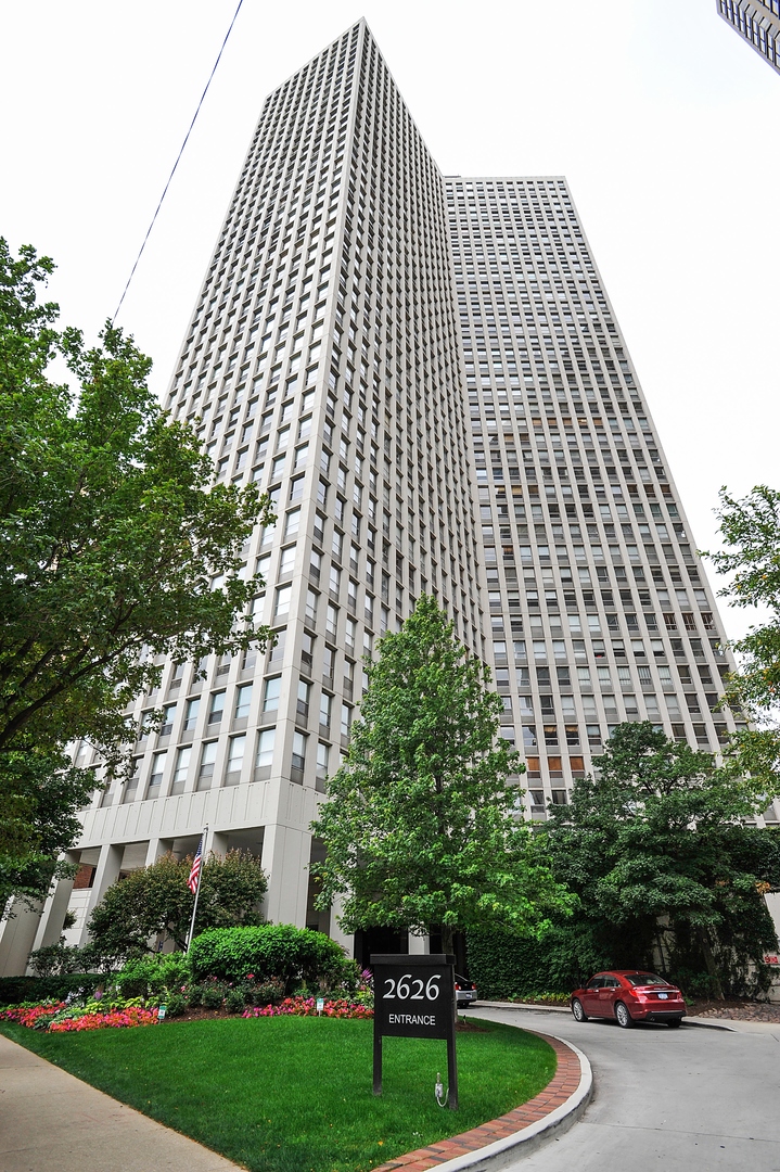 2626 N Lakeview Avenue Unit: 3605
